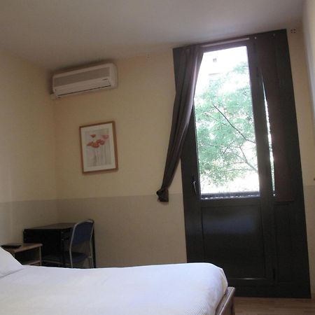 Hostal Lk Barcelona Exterior photo